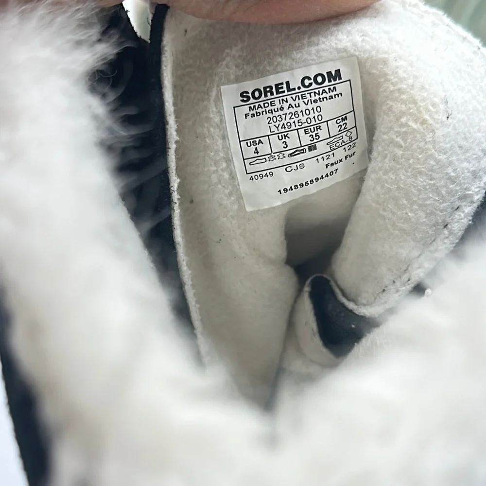 Sorel Sz 4 Black and White‎ Boots with Fur Lining